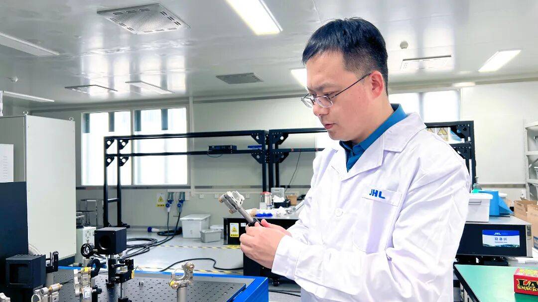 认真学习贯彻党的二十届四中全会精神<strong></p>
<p>下载一点资讯到桌面</strong>!来听听他们怎么说