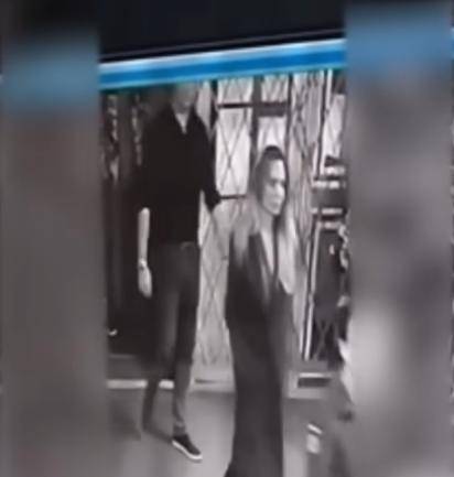 安吉丽娜·朱莉访乌<strong></p>
<p>下载一点资讯到桌面</strong>,保镖被带走