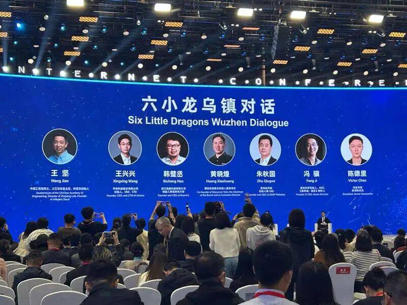 DeepSeek罕见公开发声:大概10-20年时间<strong></p>
<p>黄埔一号v军校资讯</strong>,AI可能会取代绝大多数人类工作,这不是危言耸听