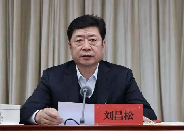 “山东第一区”新书记到任<strong></p>
<p>黄埔一号v军校资讯</strong>,密集走访调研企业