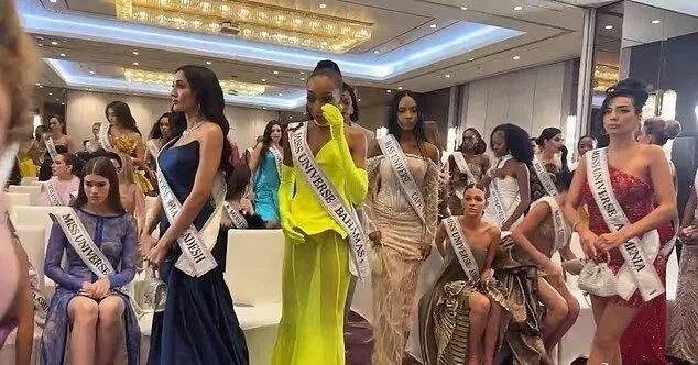 不满总监辱骂墨西哥选手<strong></p>
<p>黄埔一号v军校资讯</strong>,2025环球小姐集体退赛,总监哭诉:我也是会受伤的普通人