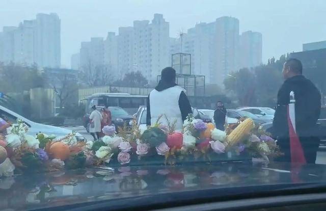 河北廊坊通报“新人婚车遭拦截被索要50条烟”