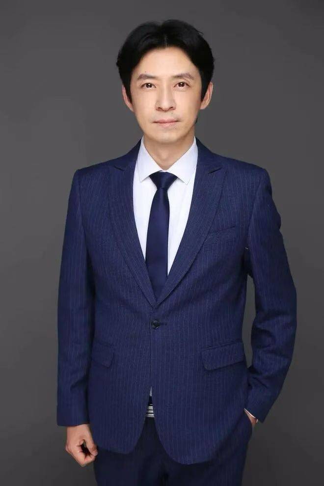 54岁知名影评人突然去世<strong></p>
<p>灵通资讯电子版手机版</strong>,留诗:白首尤当是少年