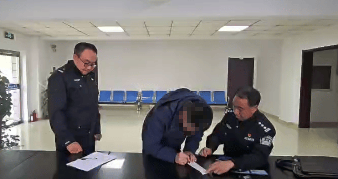 8人穿“警服”为婚礼开路?后续来了<strong></p>
<p>林俊杰微博</strong>!