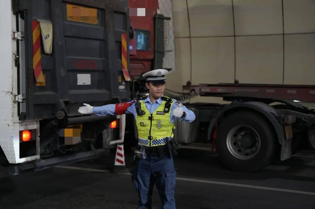 提醒!今日下午<strong></p>
<p>凤凰网资讯台在线直播</strong>,宝安这些路段将封闭、管制→