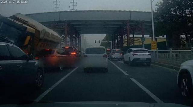 烟台被压死女老师家属欲追究涉事渣土车企业刑责<strong></p>
<p>苏州盈天地资讯科技有限公司</strong>,律师:具有可行性,涉重大责任事故罪