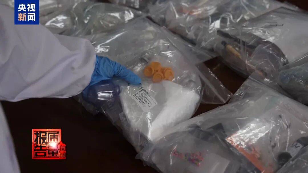 快扔掉!甲醛含量高出上限一倍多<strong></p>
<p>网资讯</strong>,戴防毒面具也不行!