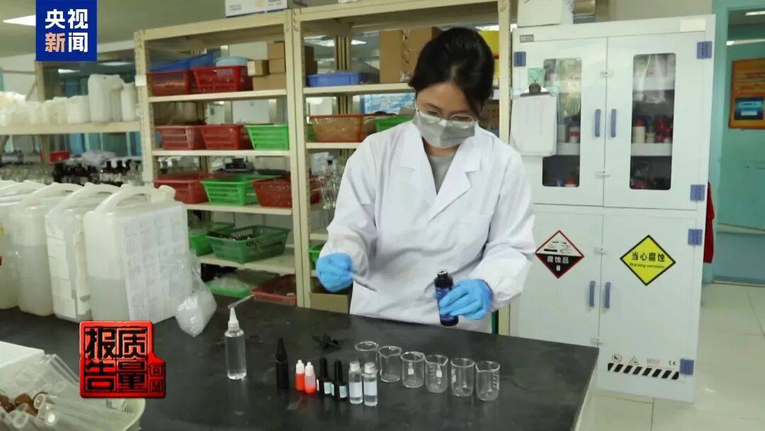 快扔掉!甲醛含量高出上限一倍多<strong></p>
<p>网资讯</strong>,戴防毒面具也不行!