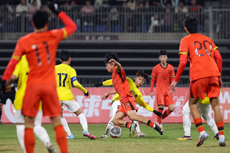 U16国足让中国球迷继续“过年”<strong></p>
<p>资讯点</strong>,对手再弱,连续踢出两位数比分也非易事