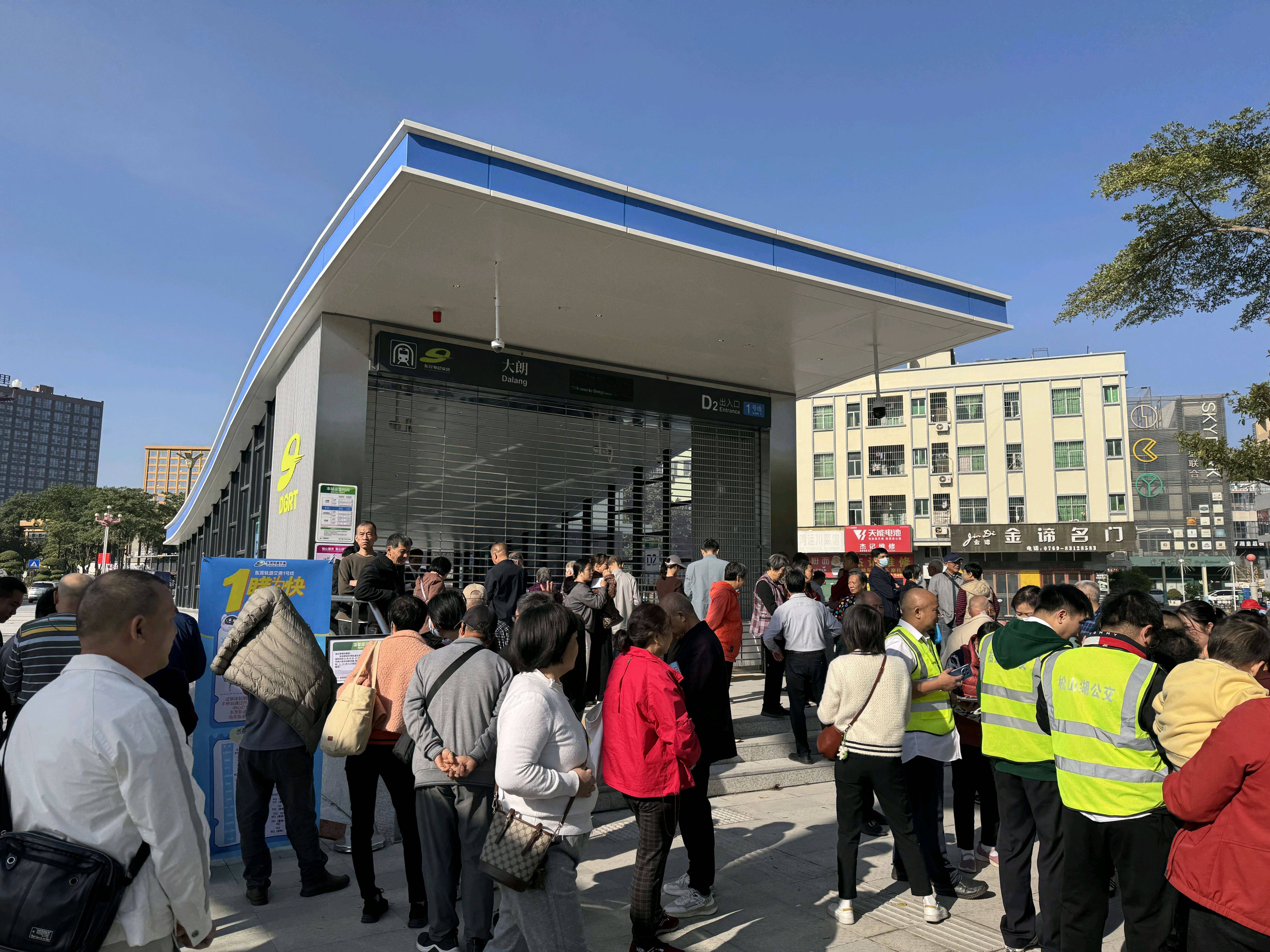 东莞地铁1号线试乘首日<strong></p>
<p>资讯点</strong>,大朗4站“沸腾”了