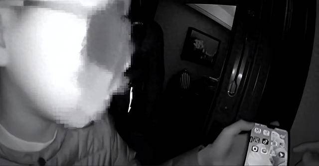 就差一步<strong></p>
<p>点资讯</strong>,杭州9岁男孩“送”光外公外婆上百万元养老金!“短短几分钟,钱跟流水一样被转走……”