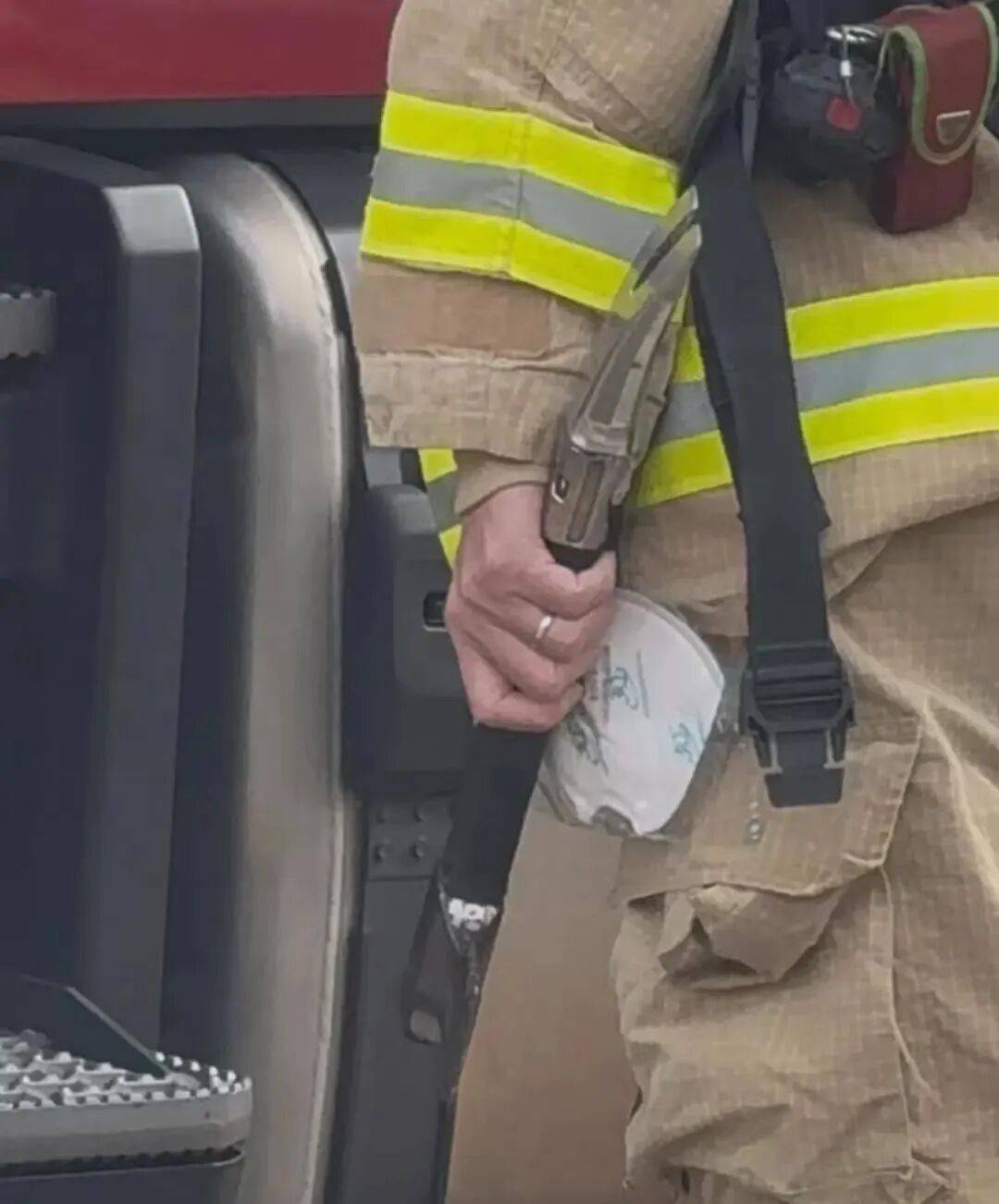 已致94人遇难<strong></p>
<p>点资讯</strong>，李家超：望内地协助！廉政公署：或涉贪污！这一幕令人破防