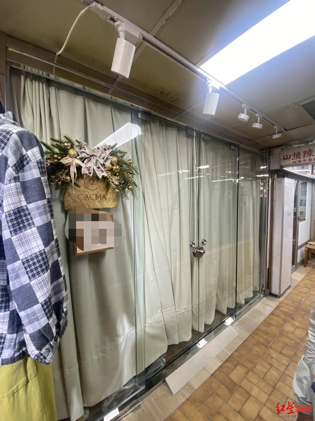 香港消防员何伟豪殉职后<strong></p>
<p>点资讯</strong>,女友关了服装店 朋友:她心情不好,短期不会回来开店了