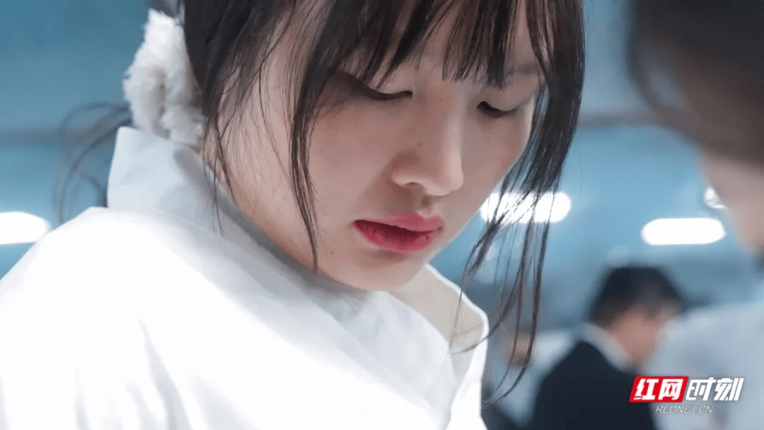 汶川地震被救起的女孩<strong></p>
<p>资讯视频</strong>，17年后和救她的军人结婚了