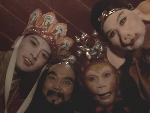 “50块帆布包配3000块包挂”<strong></p>
<p>资讯视频</strong>，时髦年轻人背半个身家出门