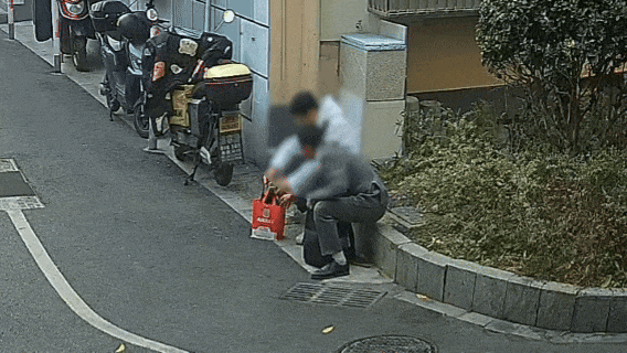 上门取走19万元<strong></p>
<p>资讯下载</strong>，杭州一西装革履“金融专员”被抓！在高速服务区被抓，车上塞满现金