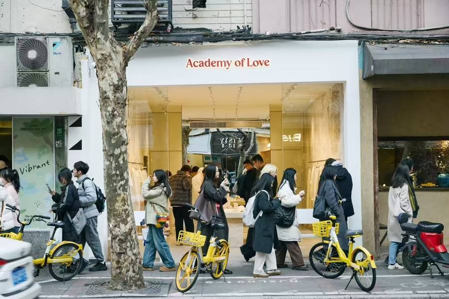 法国人在上海开店<strong></p>
<p>下载资讯</strong>，只卖白色衣服竟然火了丨上海滩上洋掌柜