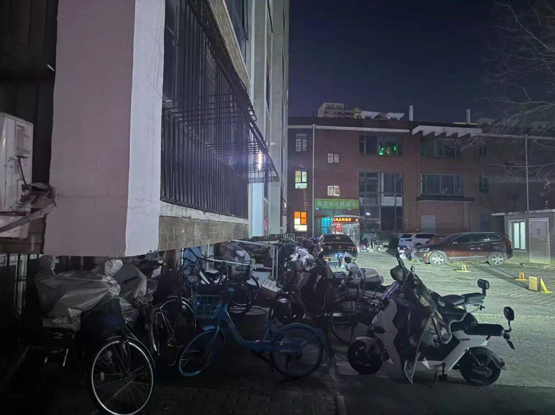 天通苑一天两起电动车火情<strong></p>
<p>下载资讯</strong>,突然着火忒吓人丨有事儿@新京报