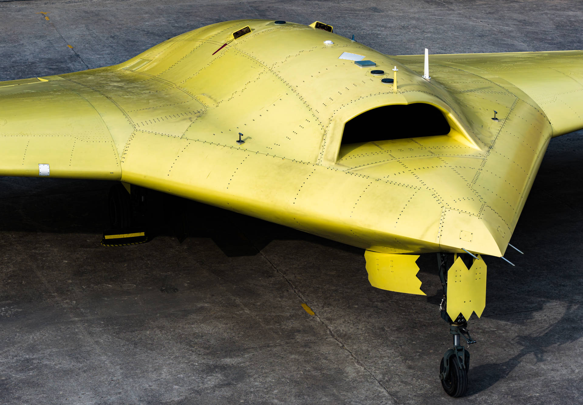 多张高清大图<strong></p>
<p>app资讯</strong>!新型高空高速长航时无人机彩虹-7近日成功首飞