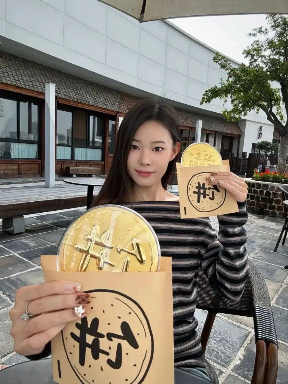 潮汕老板卖0.1克黄金<strong></p>
<p>app资讯</strong>,今年已进账62亿