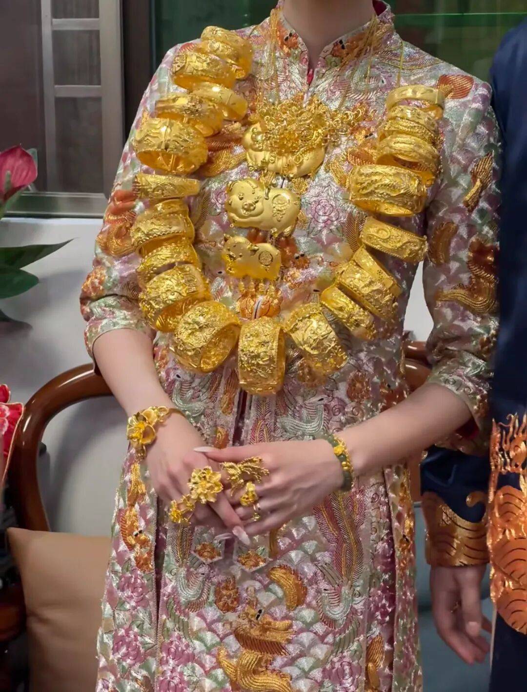 潮汕老板卖0.1克黄金<strong></p>
<p>app资讯</strong>,今年已进账62亿