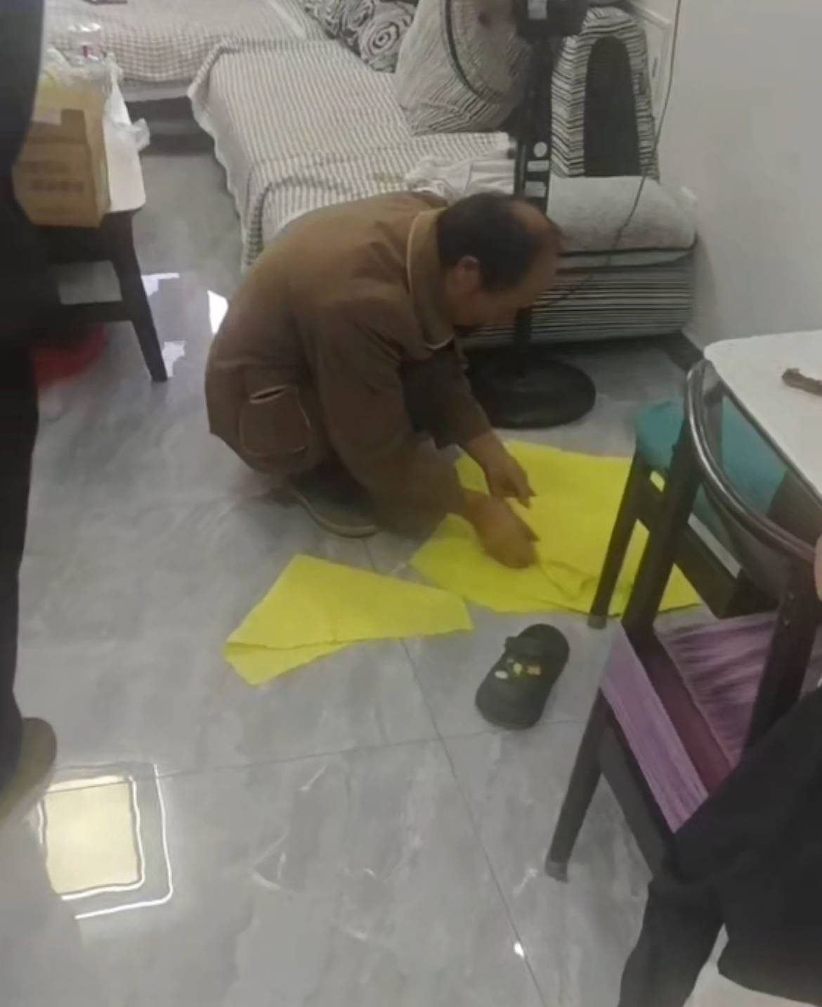 疑因离婚多年的前妻订婚<strong></p>
<p>资讯公司</strong>,临沂一男子上门将其杀害,死者家属:检方已提起公诉