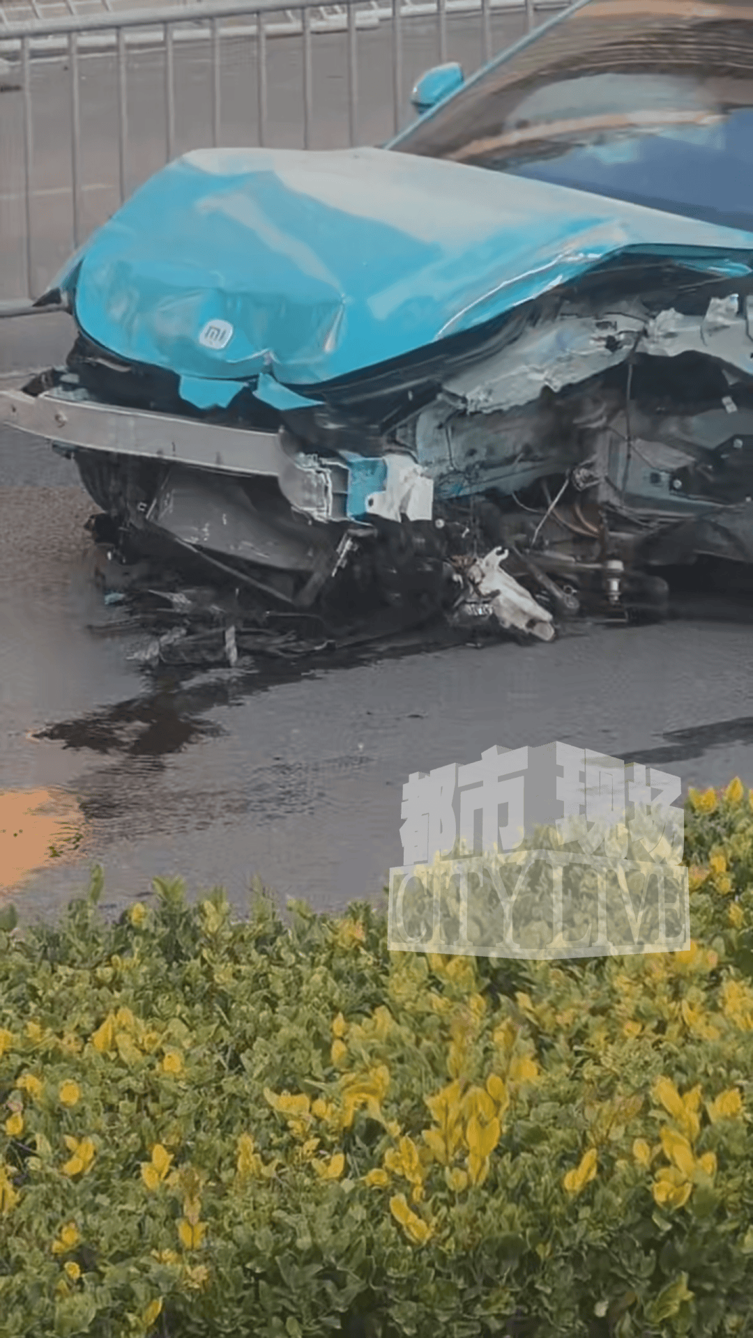 安徽一小米SU7撞翻几十米护栏<strong></p>
<p>公司资讯</strong>,目击者称车辆前轮脱落后才刹停,当地交警回应