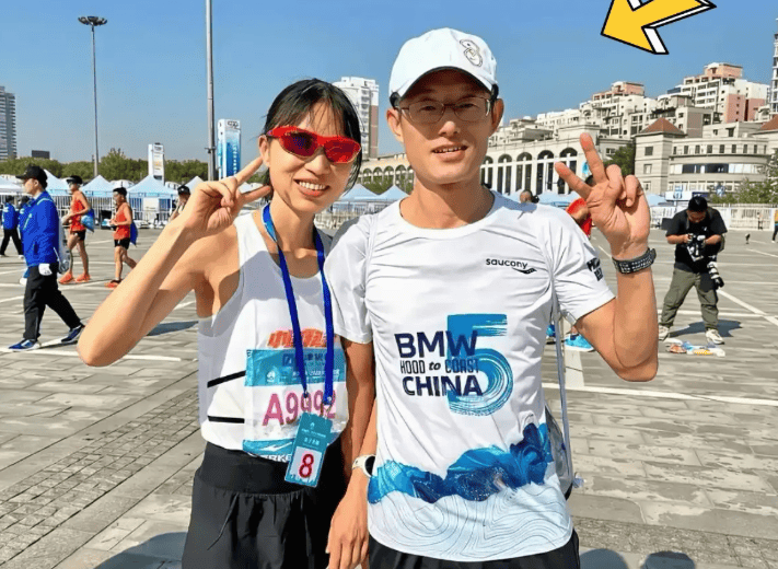 张水华辞职后携老公直播秀恩爱<strong></p>
<p>博资讯</strong>，称白岩松是自己恩人