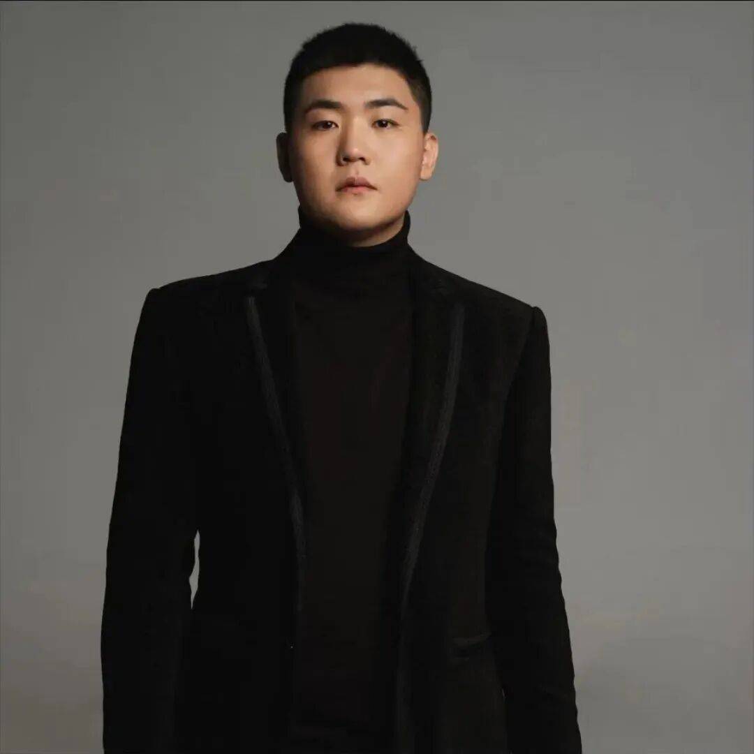 刚刚！闫学晶儿子道歉：“娘的错<strong></p>
<p>资讯娱乐</strong>，儿子担！感谢大家的监督批评！我们错了”