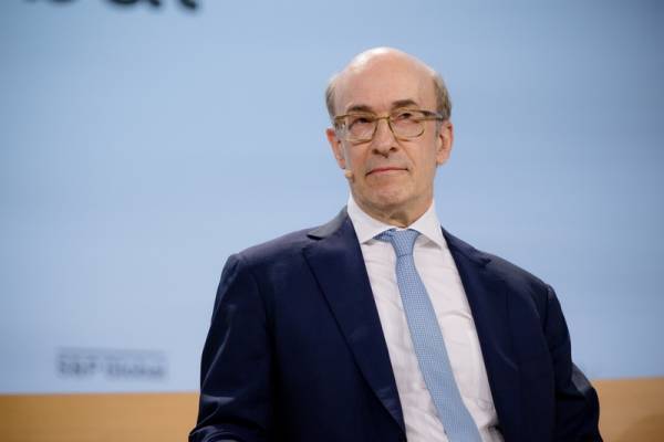 哈佛大学教授罗格夫：人民币将在未来5年内成为储备货币，投资者会热情响应